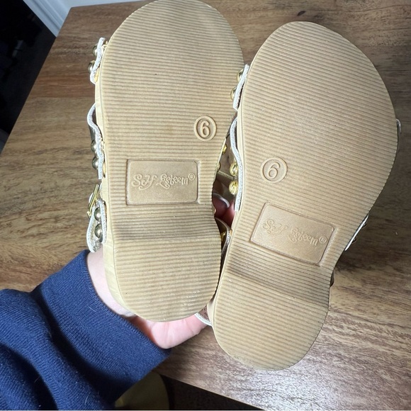 Self Esteem Gold Strappy Sandals, Toddler Size 6 - Picture 4 of 5
